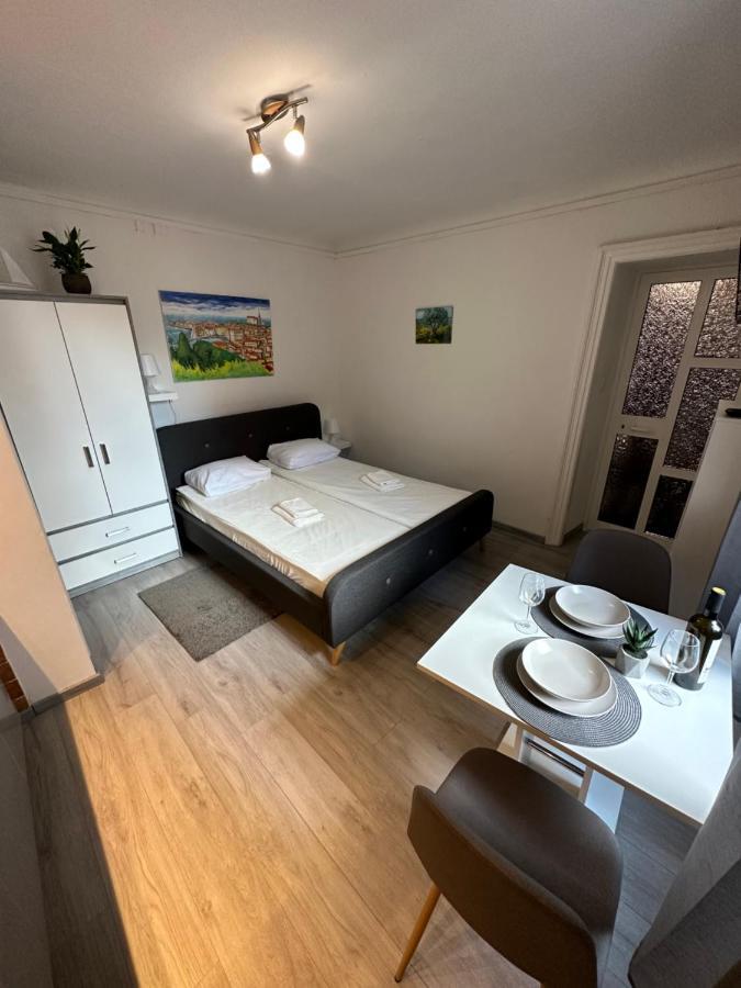 Apartment Rafael ไพราน ภายนอก รูปภาพ